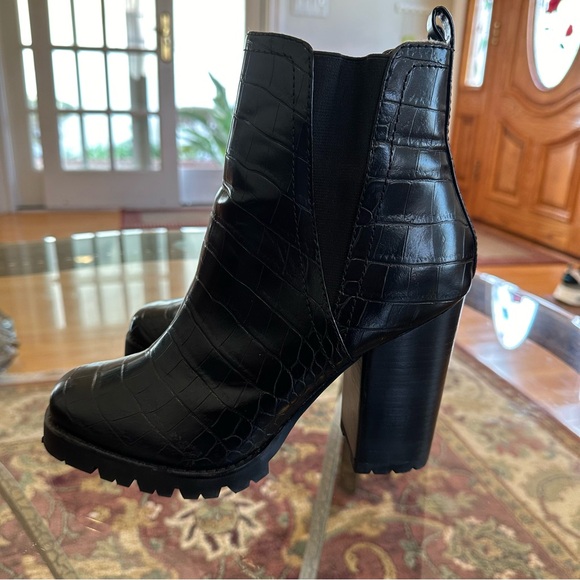 Steve Madden Ladon Black Crocodile Platform Ankle Boots - Picture 4 of 7